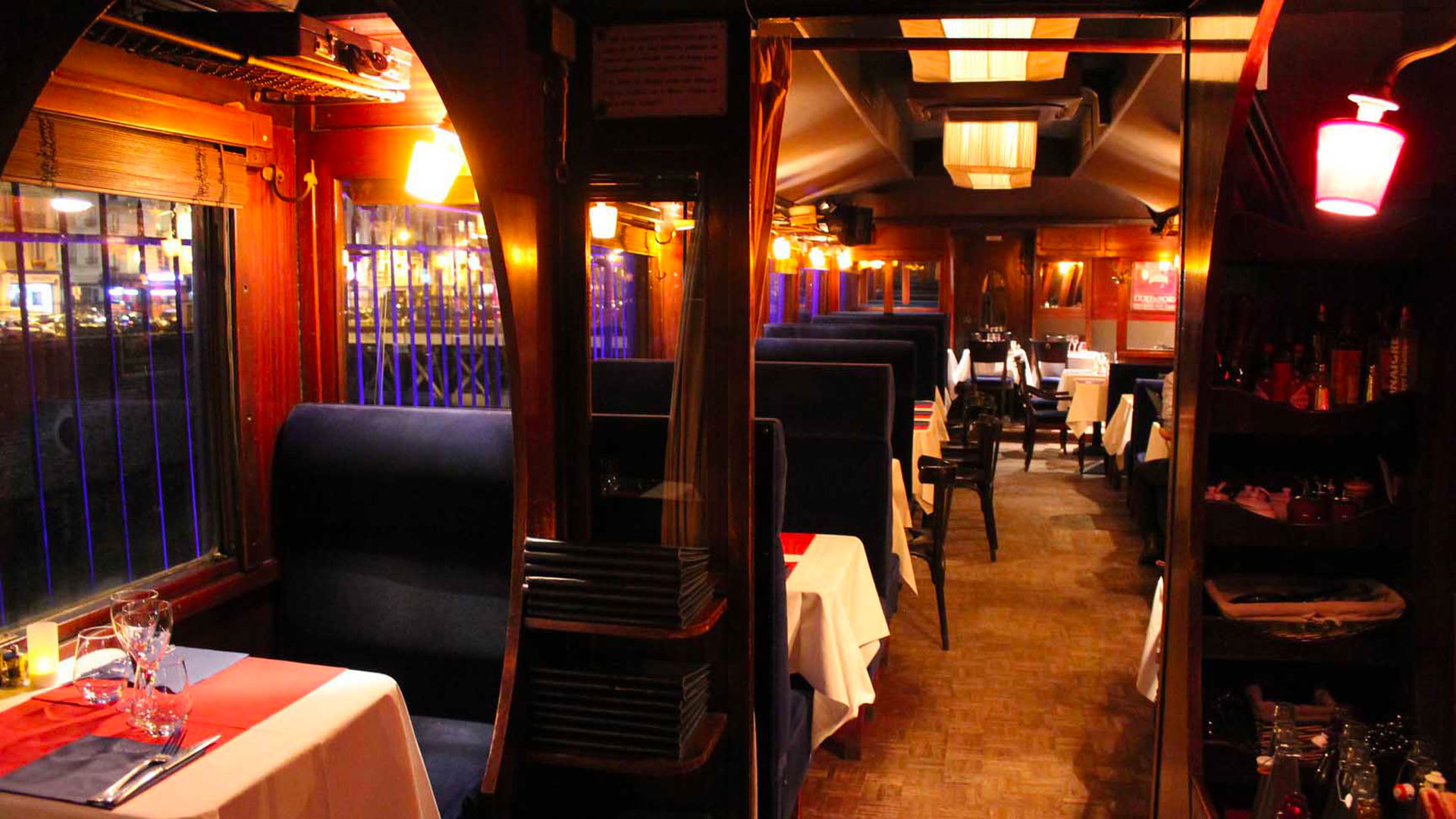 Restaurant train Wagon bleu, Paris